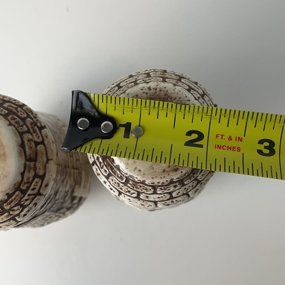 Vintage Country Charm Large Salt and Pepper Shakers - Picture 4 of 14